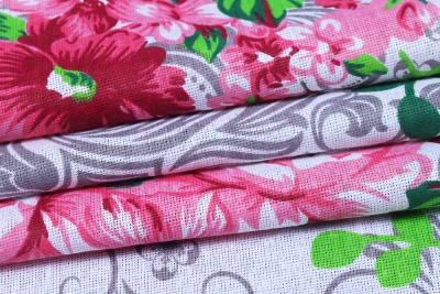 Бязь набивная 150 120 гр/м.кв. Цветы/вензеля на белом - изображение