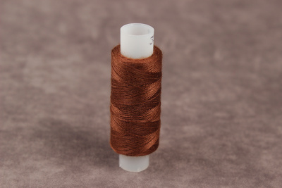 Нитки 35лл 200м лавсан Россия Т.Коричневый 4420 - изображение