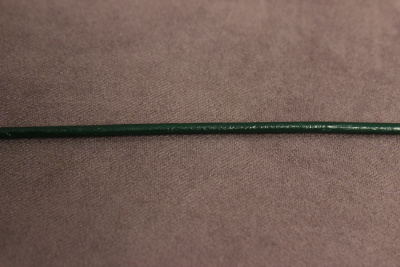 Шнур кожаный 2,5мм Т.зеленый - изображение