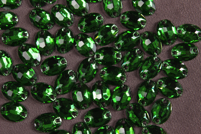Стразы пришивные 7*10мм овал Зеленый - изображение
