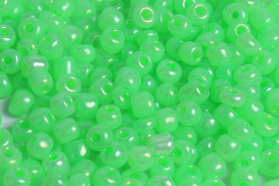 Бисер 6/0 непрозрачный Яркий зеленый - изображение