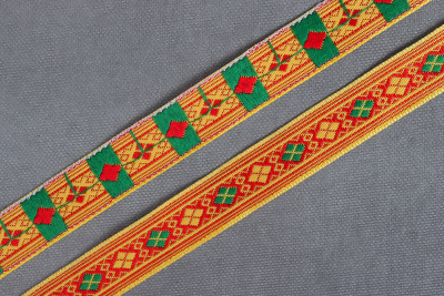 Лента 17мм жаккардовая 8996 Ромбы Желтый/Красный/Зеленый - изображение