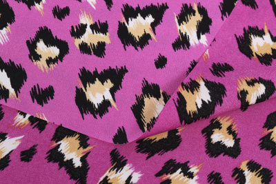 Шелк-сатин 11216 Звериный принт на фуксии - изображение