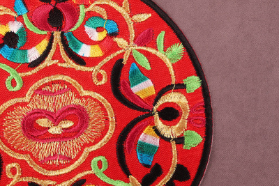 Термоаппликация круг 130мм Красный/черный/золото 7331 - изображение