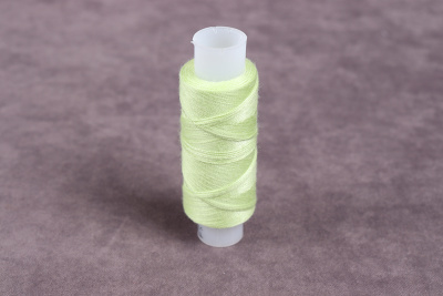 Нитки 35лл 200м лавсан Россия Св.Зеленый 3702 - изображение