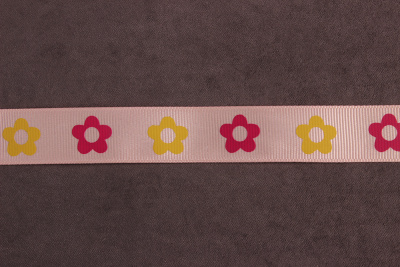 Репсовая лента с рисунком 20мм Желтые/малиновые цветы на персиковом - изображение