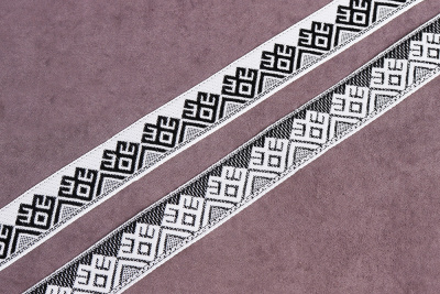 Лента 24мм жаккардовая 9776 Славянский орнамент Оберег Белый/чёрный - изображение