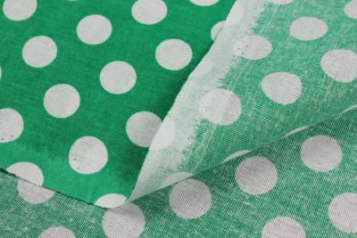 Бязь набивная 262 Ив 122 гр/м о/м Крупный белый горох на зеленом - изображение