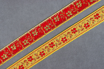 Лента 17мм жаккардовая 9599 Цветочек Желтый/красный/золото - изображение