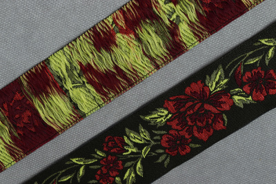 Тесьма 35мм жаккардовая Пионы Черный/Красный/Зеленый - изображение