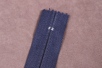 Молния 18см Т4 неразъемная спираль Т.Синий 330 - изображение