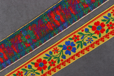 Лента 31мм жаккардовая 9803 Цветок Желтый/синий/красный/зеленый - изображение