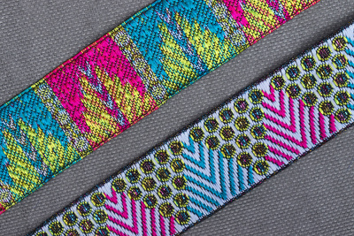 Тесьма жаккардовая 25мм СТ23 Бирюзовый/Фуксия/Золотой/Белый - изображение