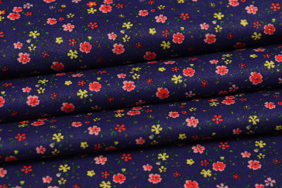 Ситец 80 набивной Цветы на т.синем - изображение