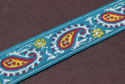 Лента 24мм жаккардовая 8964 Огурцы Бирюзовый/желтый/красный/белый - изображение