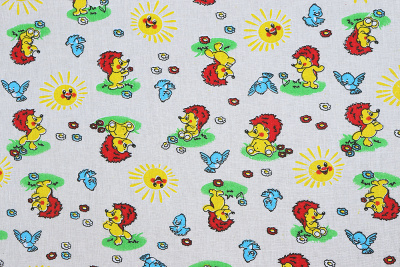 Ситец детский 44 Ежики на св.бежевом - изображение