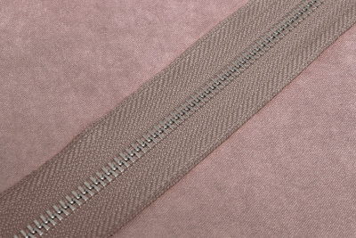 Молния  металлическая  рулонная Т5 Т.Бежевый/никель - изображение