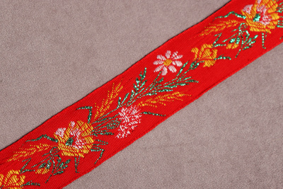 Лента 25мм жаккардовая 9049 Цветы Желтый//Зеленый с метанитом - изображение