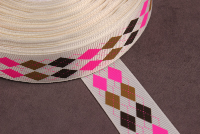 Репсовая лента с рисунком 25мм Ромбы на молочном - изображение