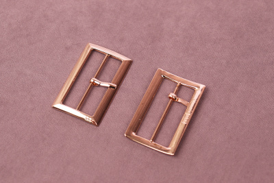 Пряжка металическая 20*40мм с язычком Золотой - изображение