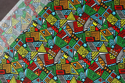 Бязь набивная 262 Ив 122 гр/м о/м Цветная абстракция на черном - изображение