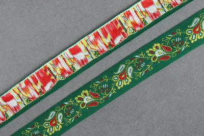 Лента 22мм жаккардовая 8933 Зеленый/красный/желтый/белый - изображение