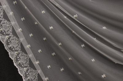 Сетка вышивка белая с жемчугом - изображение