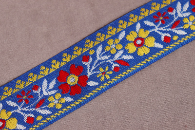 Лента 31мм жаккардовая 9803 Цветок Синий/Желтый/Красный - изображение