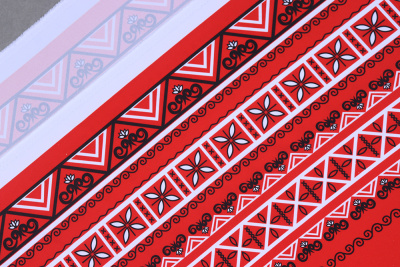 Габардин набивной бордюр Славянский рисунок на красном - изображение