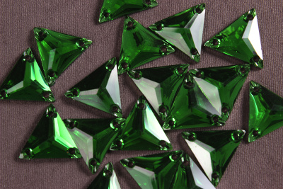 Стразы пришивные 18мм треуг Зеленый - изображение