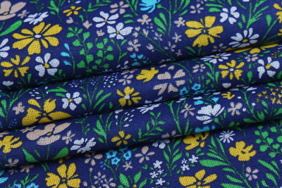 Ситец 80 набивной 85 гр/м.кв. Цветы на синем - изображение