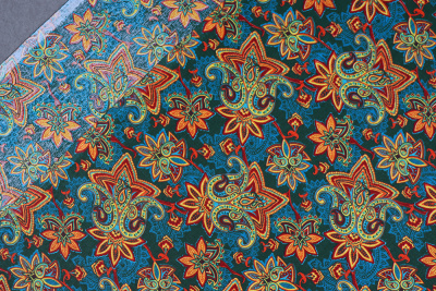 Бязь-универсал П13-150 ИВ Огурцы и цветы на морской волне - изображение