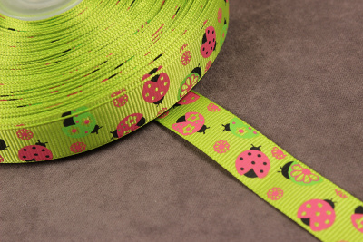 Репсовая лента с рисунком 15мм Божья коровка Зеленый/розовый/черный - изображение