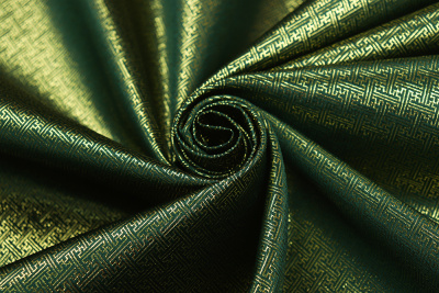 Парча монгольская греческий рисунок Золото на изумрудном - изображение