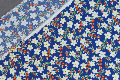 Штапель набивной  Цветы на пыльно-синем - изображение