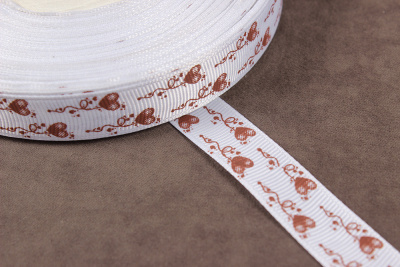 Репсовая лента с рисунком 15мм Сердечки Белый/коричневый - изображение