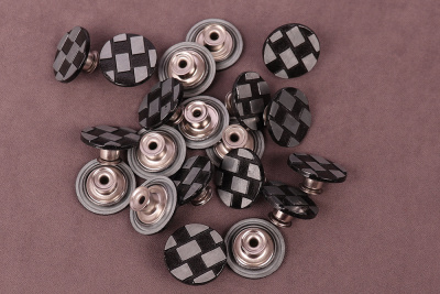 Пуговица 20мм джинсовая шахматка Черный/Серый - изображение