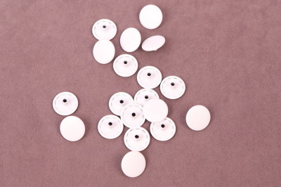 Кнопки пробивные 12,5мм №54 Белый матовый - изображение