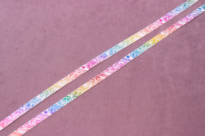 Шнурок 1*140см плоский фольгированный Белый/Радужный - изображение