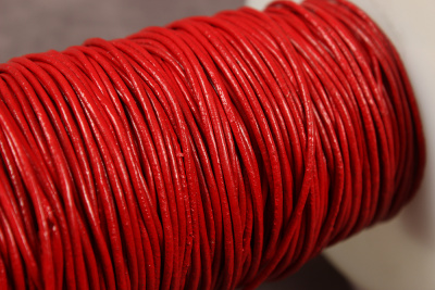 Шнур кожаный1,5мм Красный - изображение